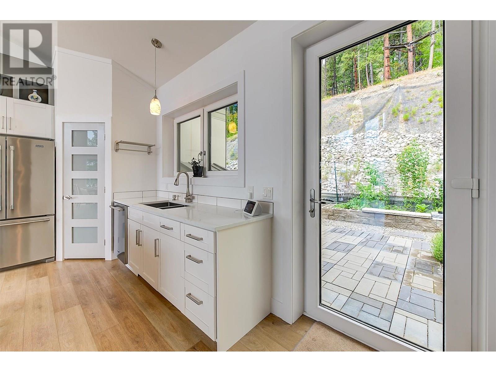 6131 Seymoure Lane, Peachland