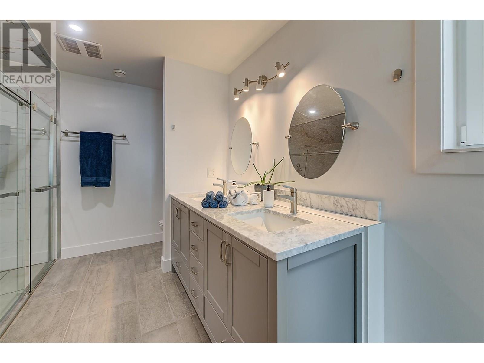 6131 Seymoure Lane, Peachland