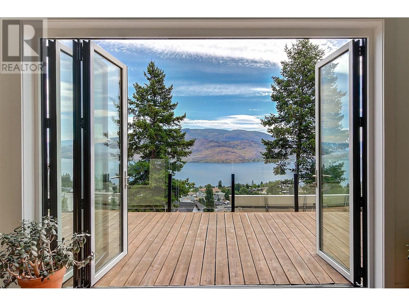 6131 Seymoure Lane, Peachland