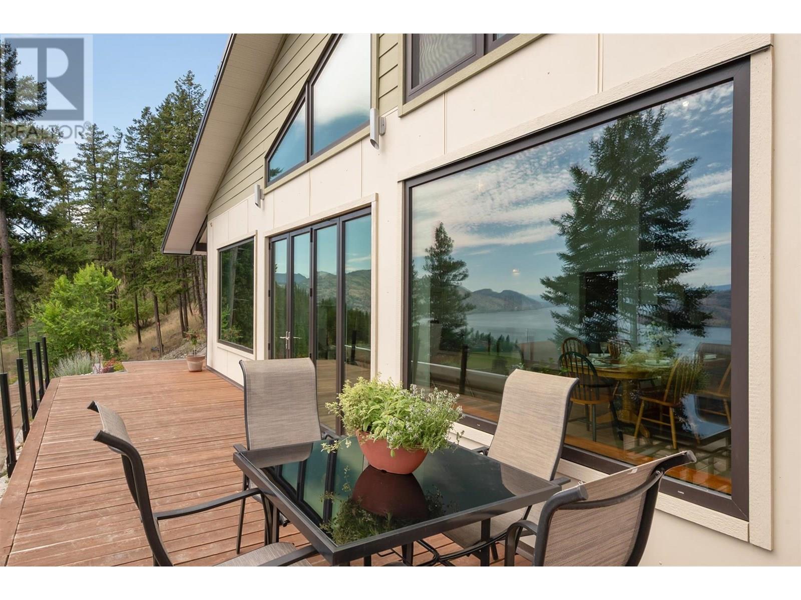 6131 Seymoure Lane, Peachland