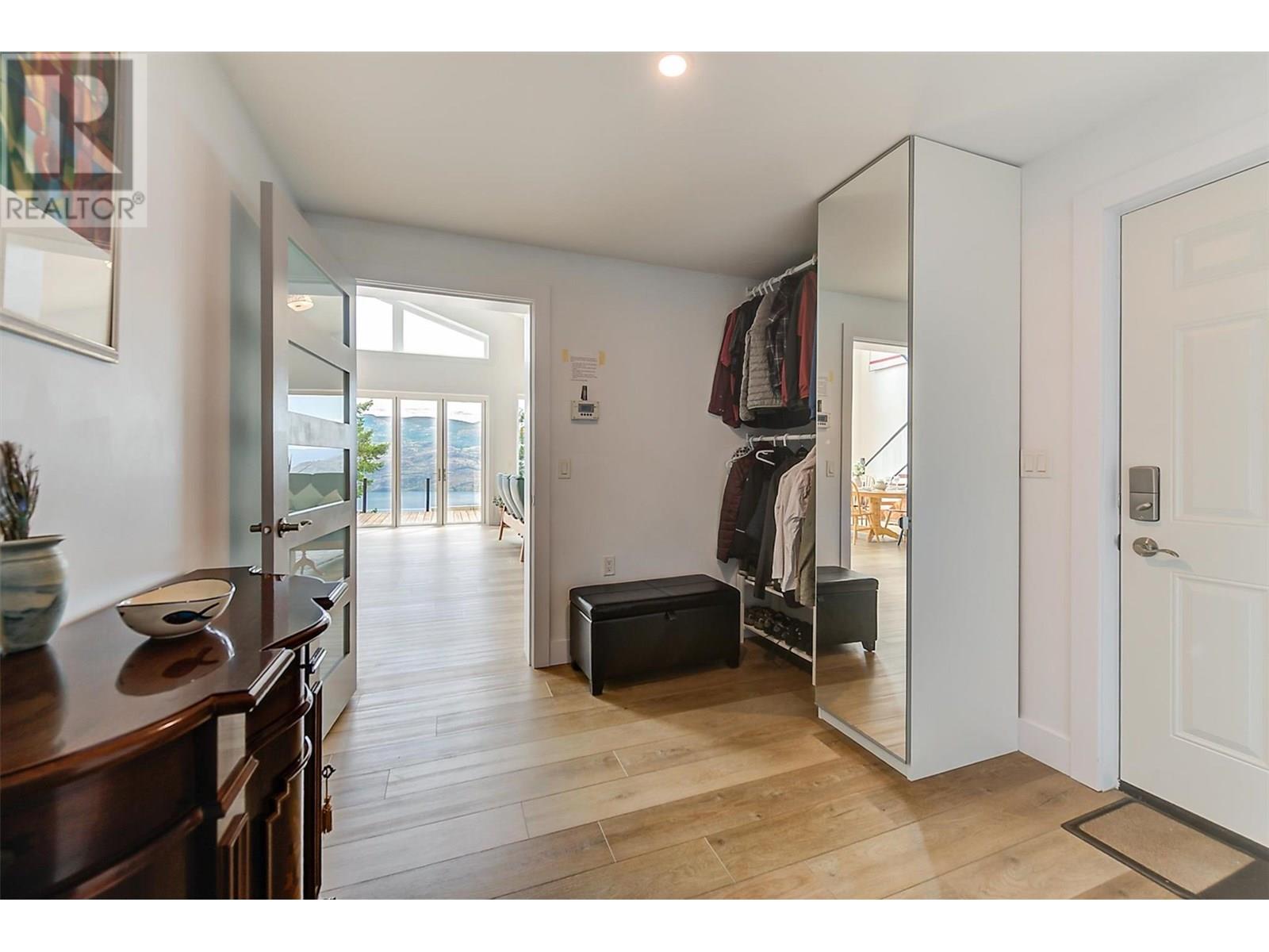 6131 Seymoure Lane, Peachland