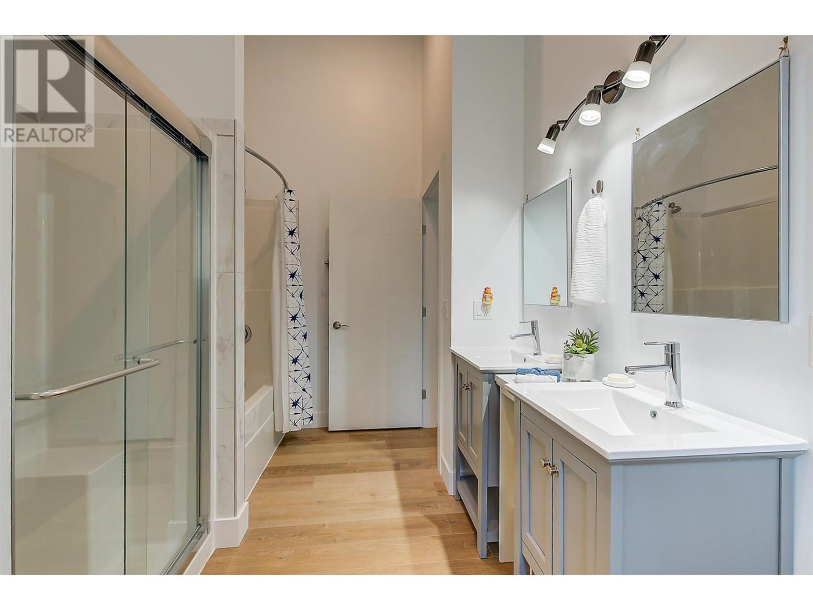 6131 Seymoure Lane, Peachland