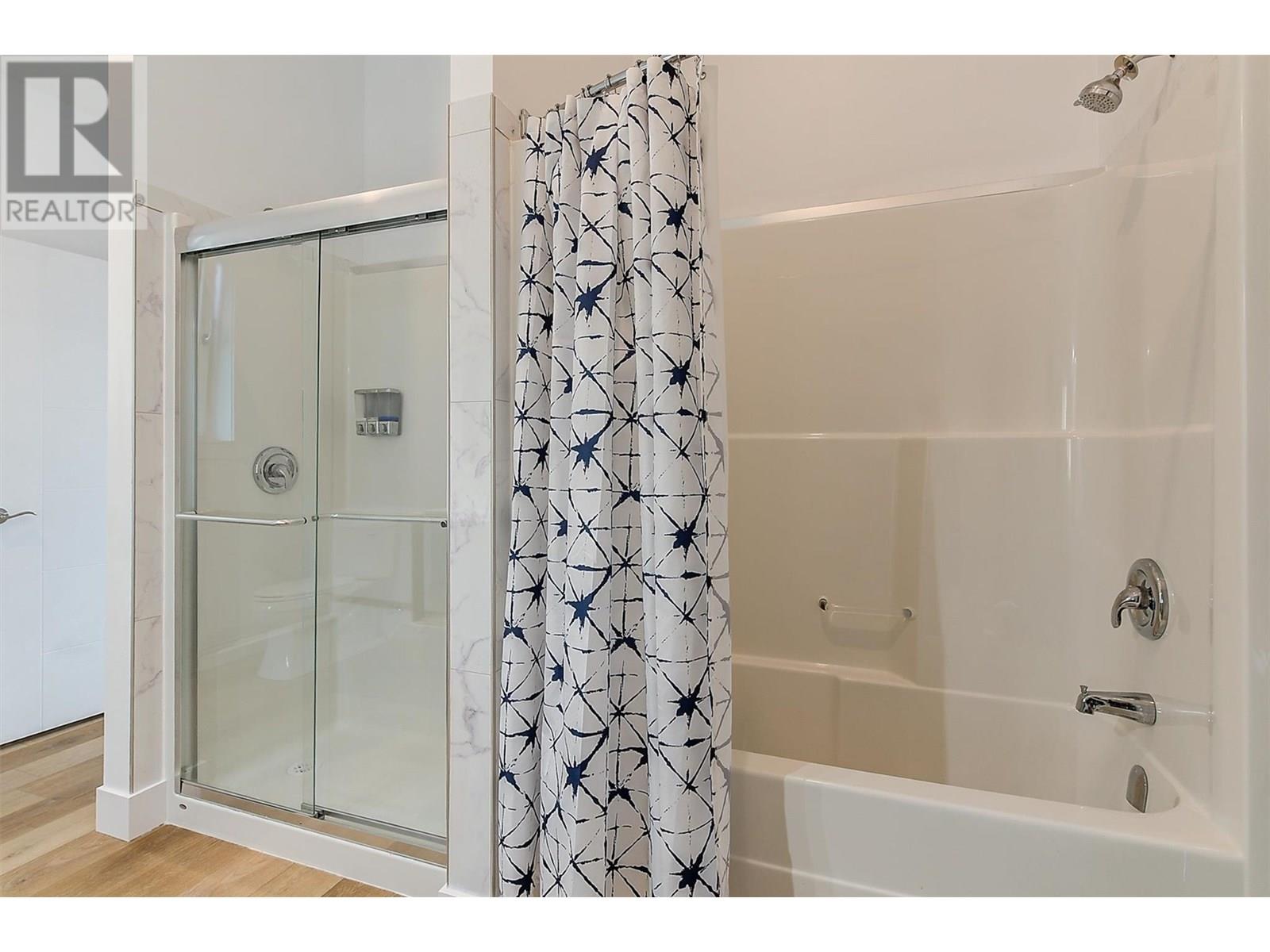 6131 Seymoure Lane, Peachland