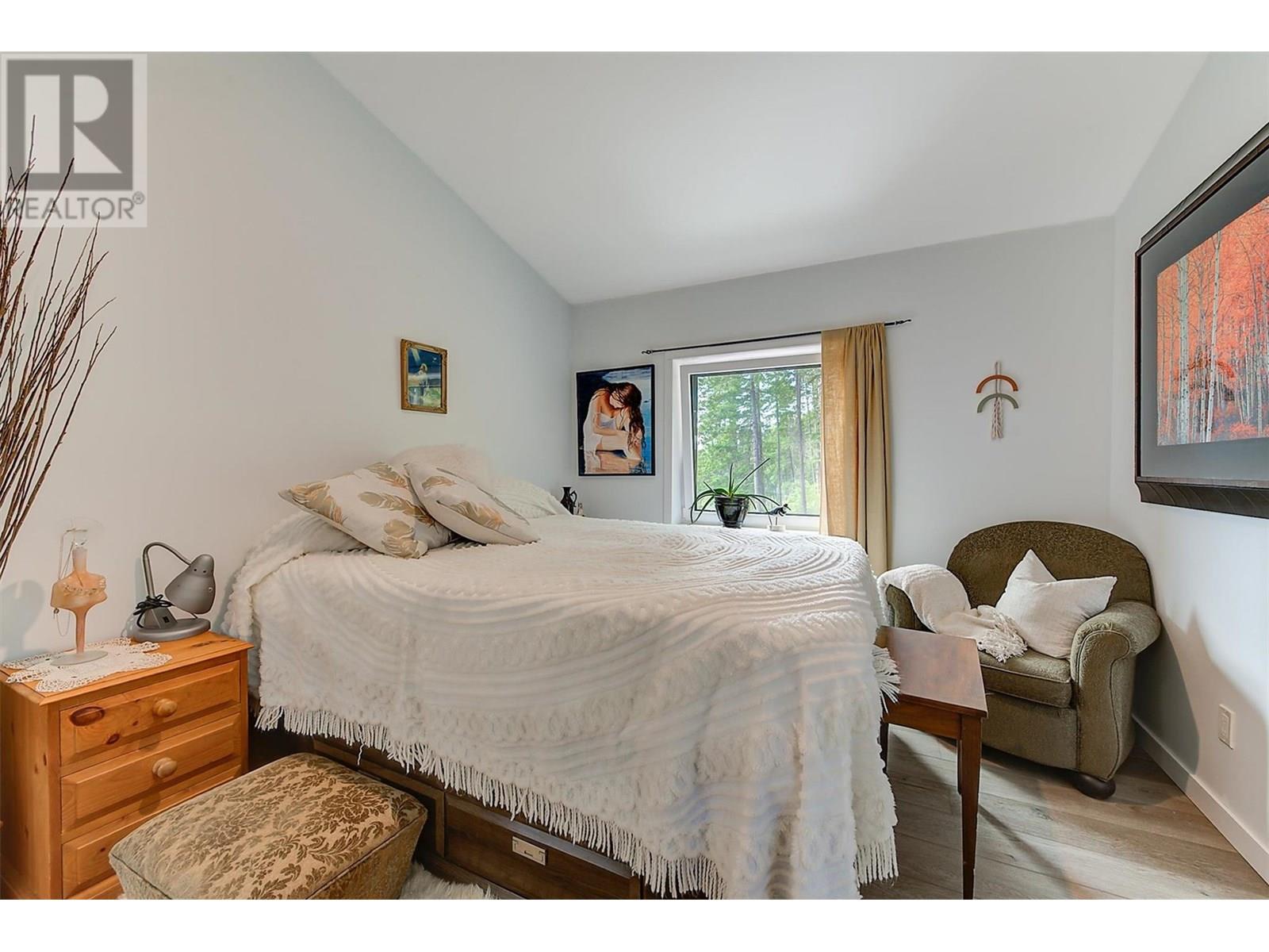6131 Seymoure Lane, Peachland