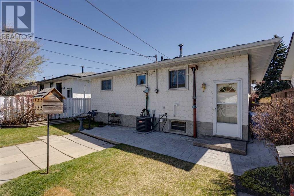 Single Family House Bungalow for Sale in  Dovercliffe Way SE Dover Calgary 