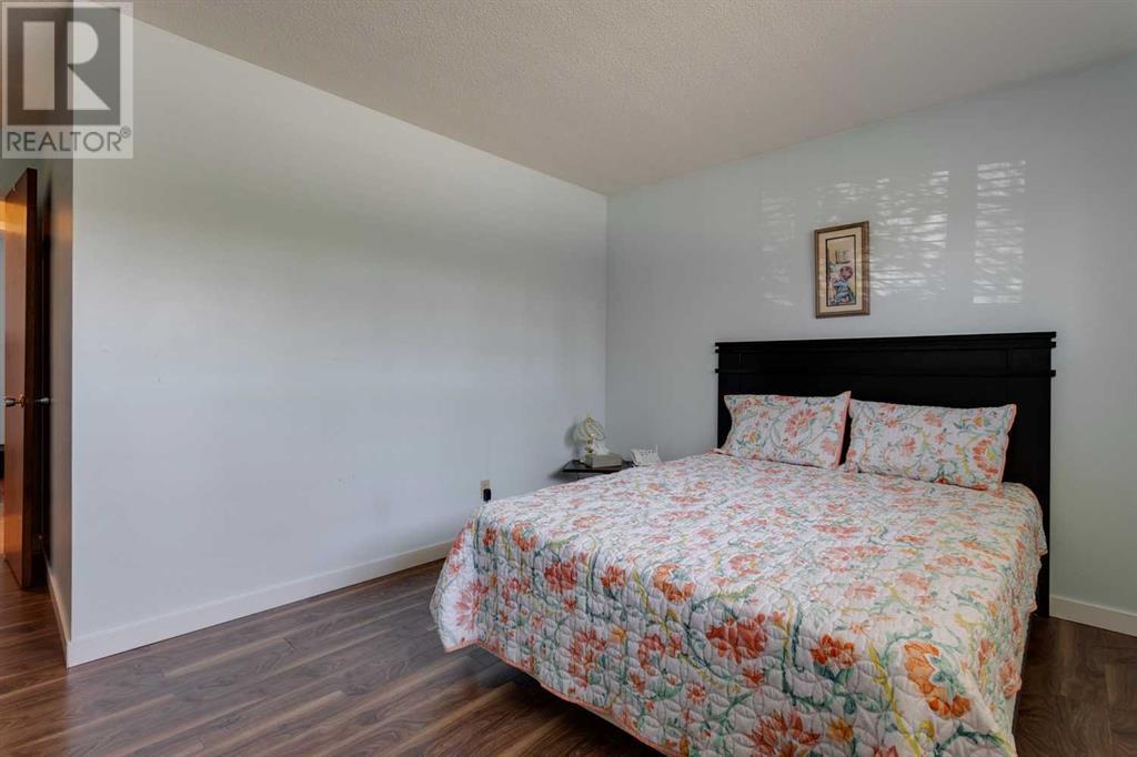 Single Family House Bungalow for Sale in  Dovercliffe Way SE Dover Calgary 