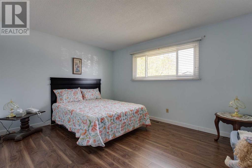 Single Family House Bungalow for Sale in  Dovercliffe Way SE Dover Calgary 