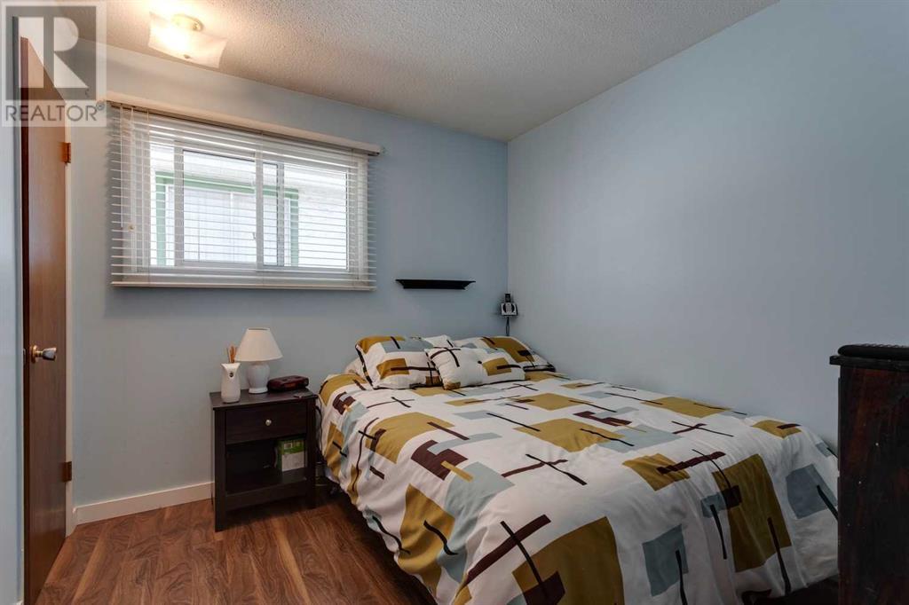 Single Family House Bungalow for Sale in  Dovercliffe Way SE Dover Calgary 