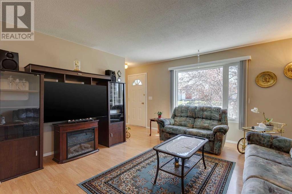 Single Family House Bungalow for Sale in  Dovercliffe Way SE Dover Calgary 