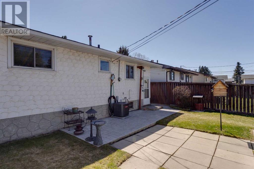 Single Family House Bungalow for Sale in  Dovercliffe Way SE Dover Calgary 