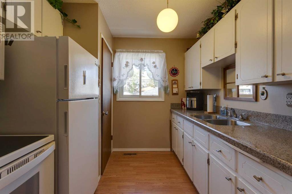 Single Family House Bungalow for Sale in  Dovercliffe Way SE Dover Calgary 