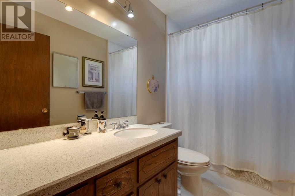 Single Family House Bungalow for Sale in  Dovercliffe Way SE Dover Calgary 