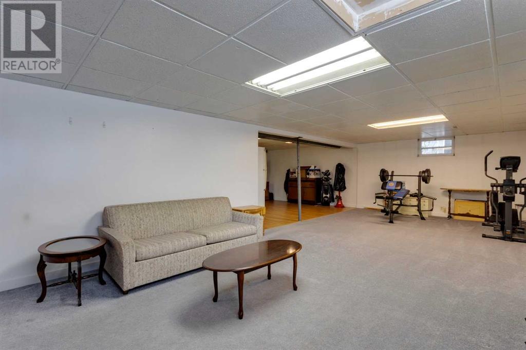 Single Family House Bungalow for Sale in  Dovercliffe Way SE Dover Calgary 