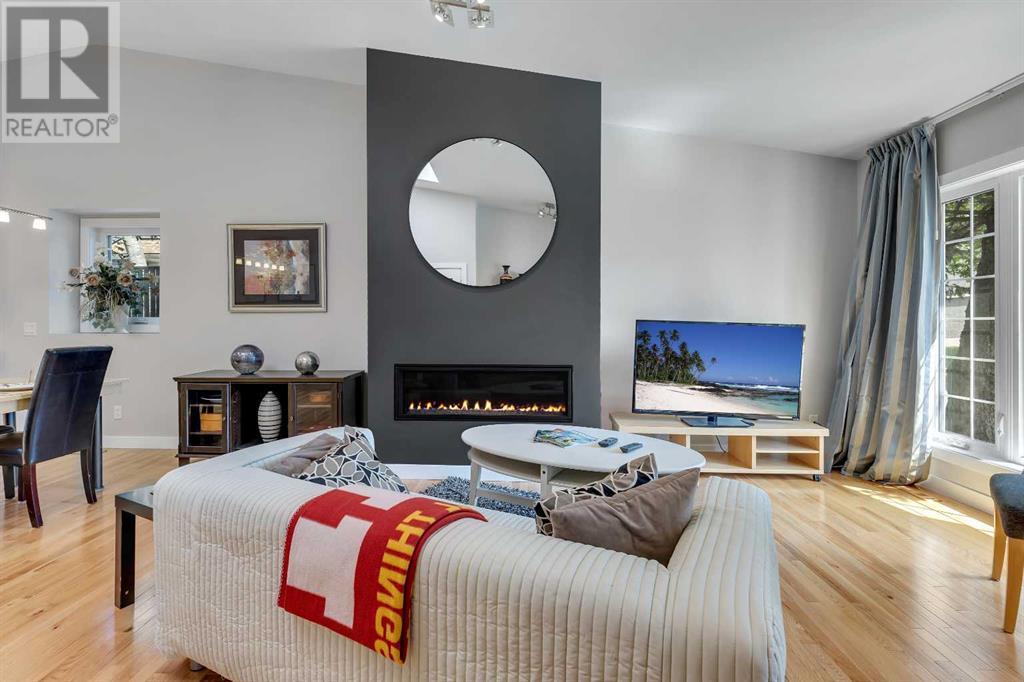 Single Family House Bungalow for Sale in  Gladstone Gardens SW Glamorgan Calgary 