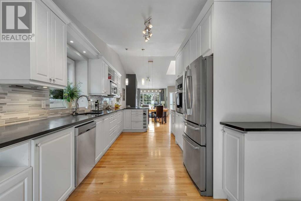 Single Family House Bungalow for Sale in  Gladstone Gardens SW Glamorgan Calgary 