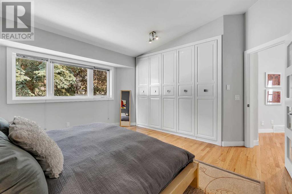 Single Family House Bungalow for Sale in  Gladstone Gardens SW Glamorgan Calgary 