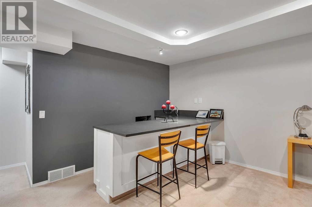 Single Family House Bungalow for Sale in  Gladstone Gardens SW Glamorgan Calgary 