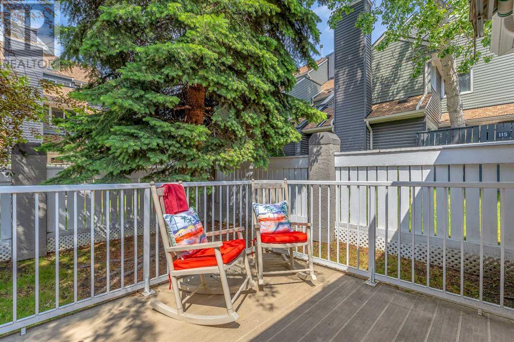 Single Family House Bungalow for Sale in  Gladstone Gardens SW Glamorgan Calgary 