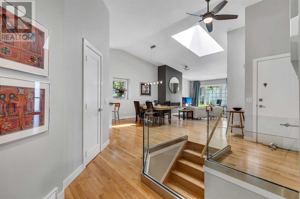 Single Family House Bungalow for Sale in  Gladstone Gardens SW Glamorgan Calgary 