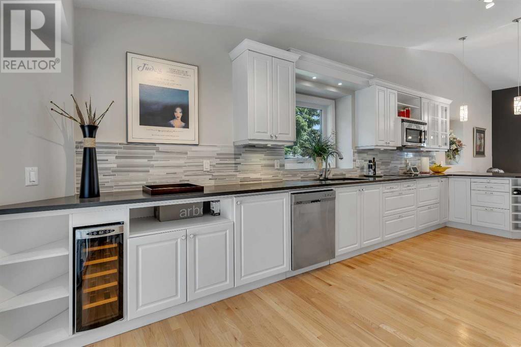 Single Family House Bungalow for Sale in  Gladstone Gardens SW Glamorgan Calgary 