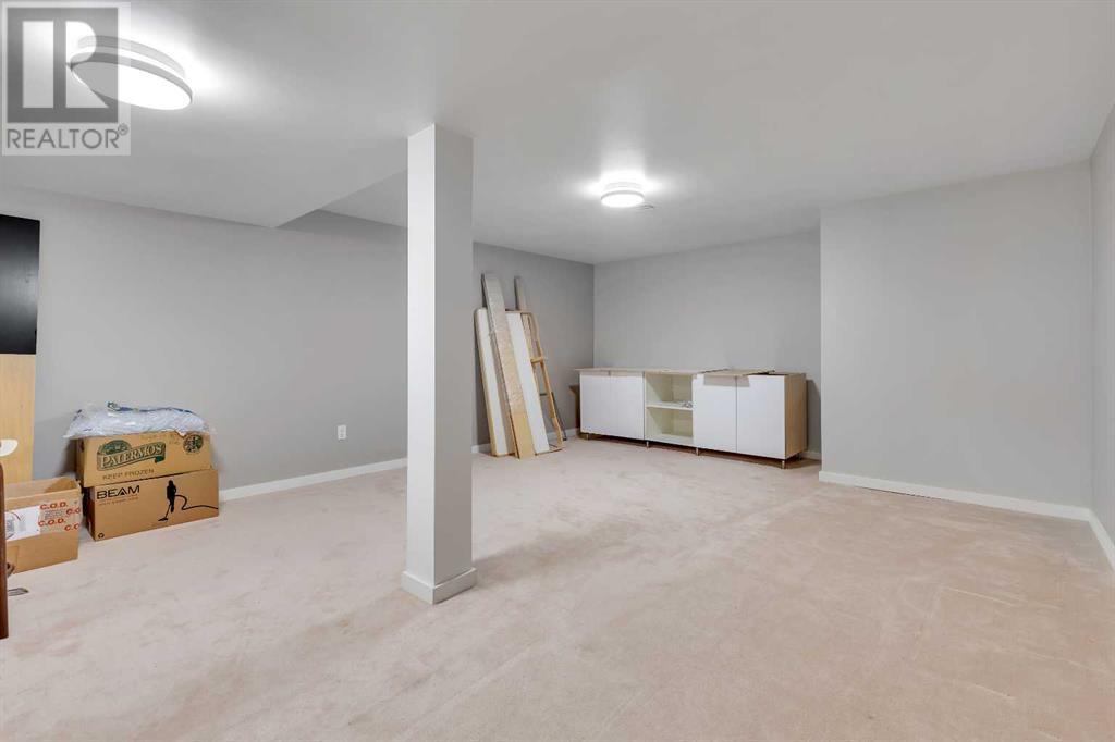 Single Family House Bungalow for Sale in  Gladstone Gardens SW Glamorgan Calgary 