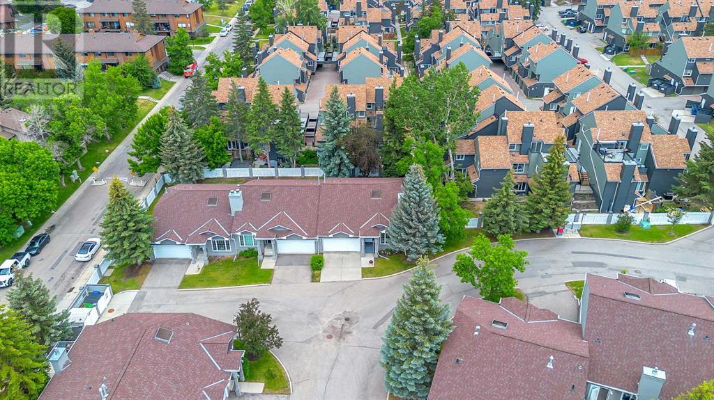 Single Family House Bungalow for Sale in  Gladstone Gardens SW Glamorgan Calgary 