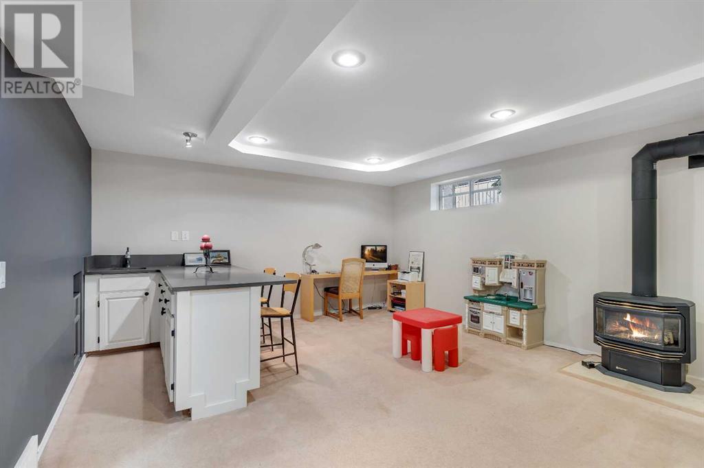 Single Family House Bungalow for Sale in  Gladstone Gardens SW Glamorgan Calgary 