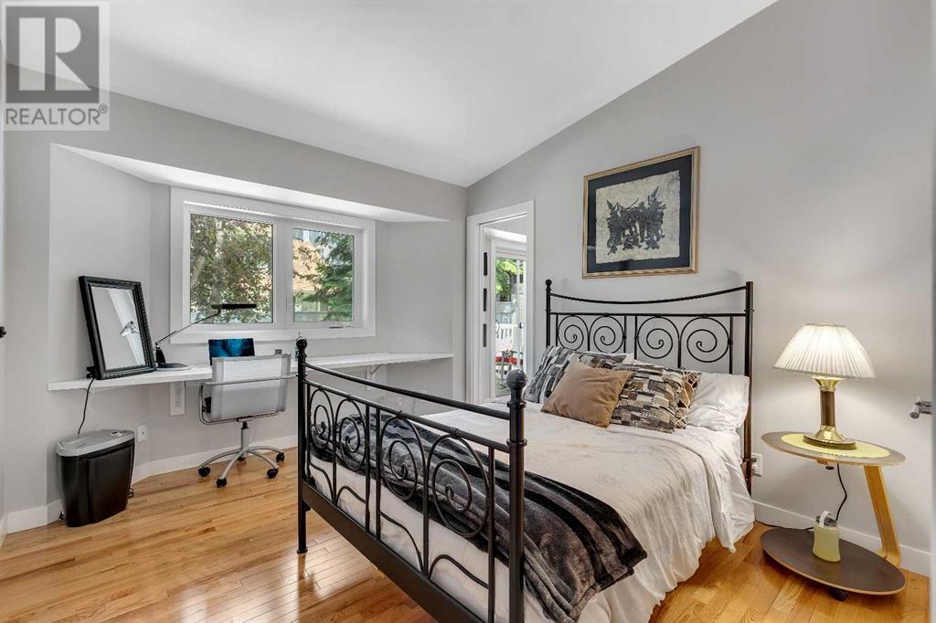 Single Family House Bungalow for Sale in  Gladstone Gardens SW Glamorgan Calgary 