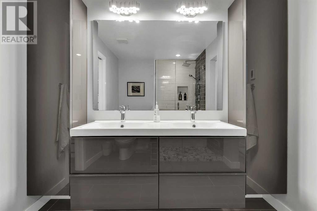 Single Family House Bungalow for Sale in  Gladstone Gardens SW Glamorgan Calgary 