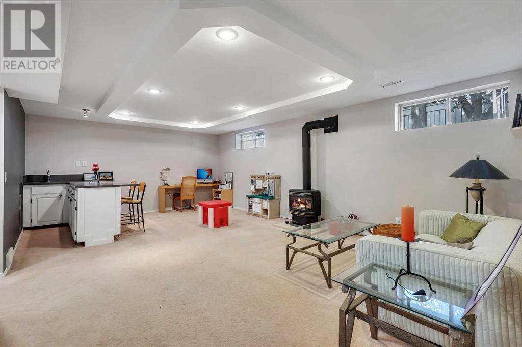 Single Family House Bungalow for Sale in  Gladstone Gardens SW Glamorgan Calgary 