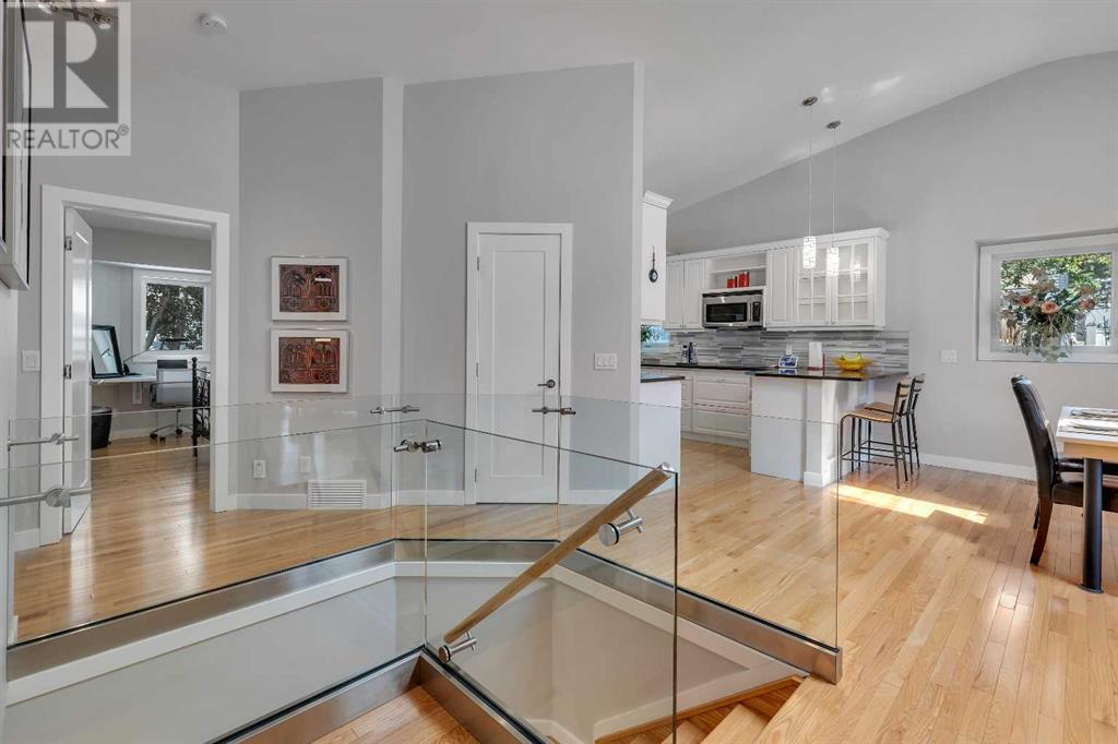 Single Family House Bungalow for Sale in  Gladstone Gardens SW Glamorgan Calgary 