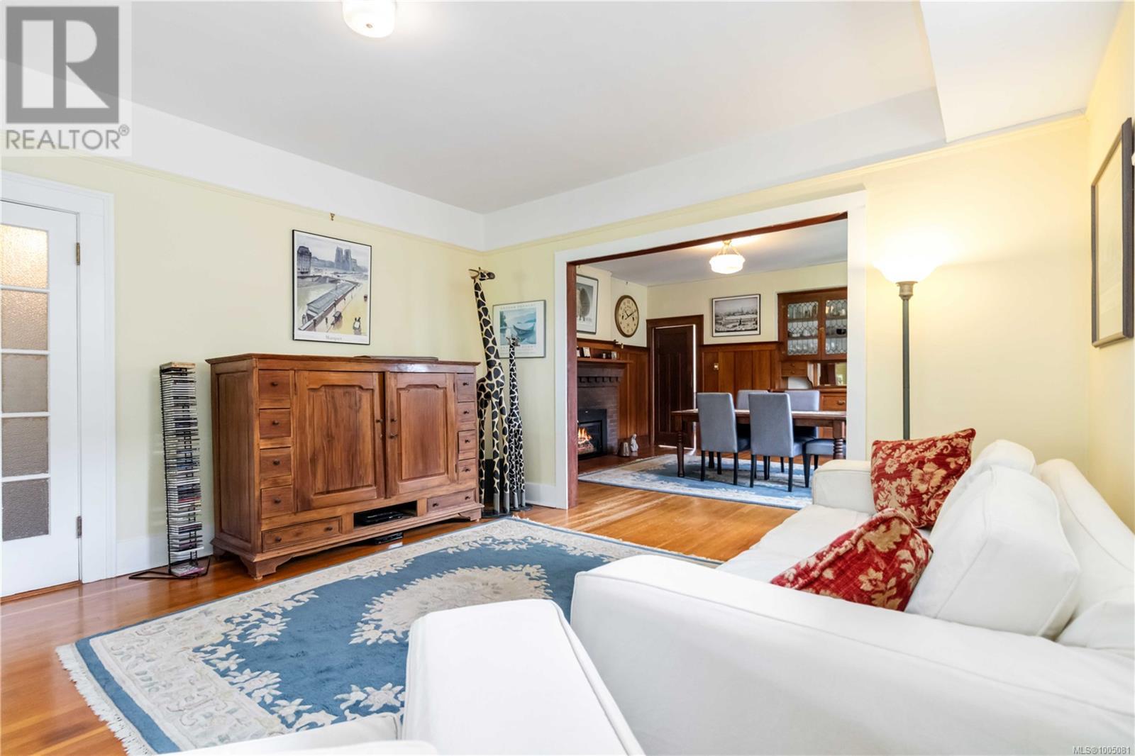 Photo 37 of 1579 Hampshire Rd, Oak Bay BC