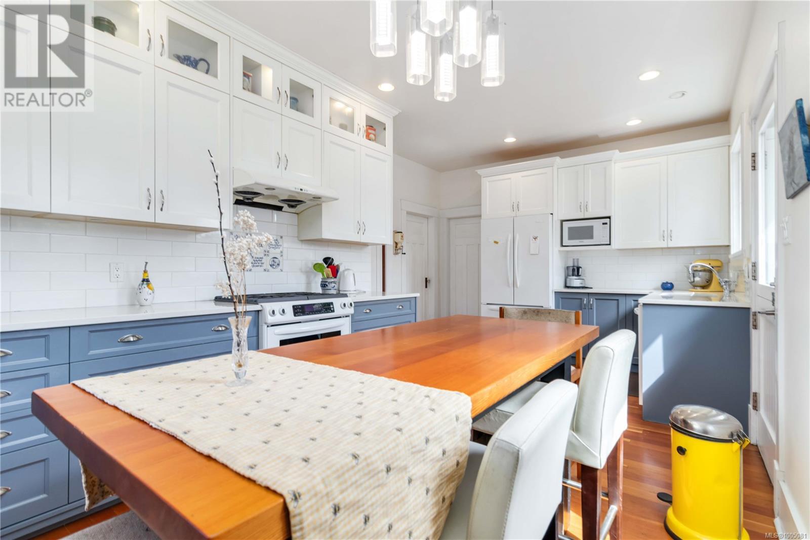 Photo 64 of 1579 Hampshire Rd, Oak Bay BC