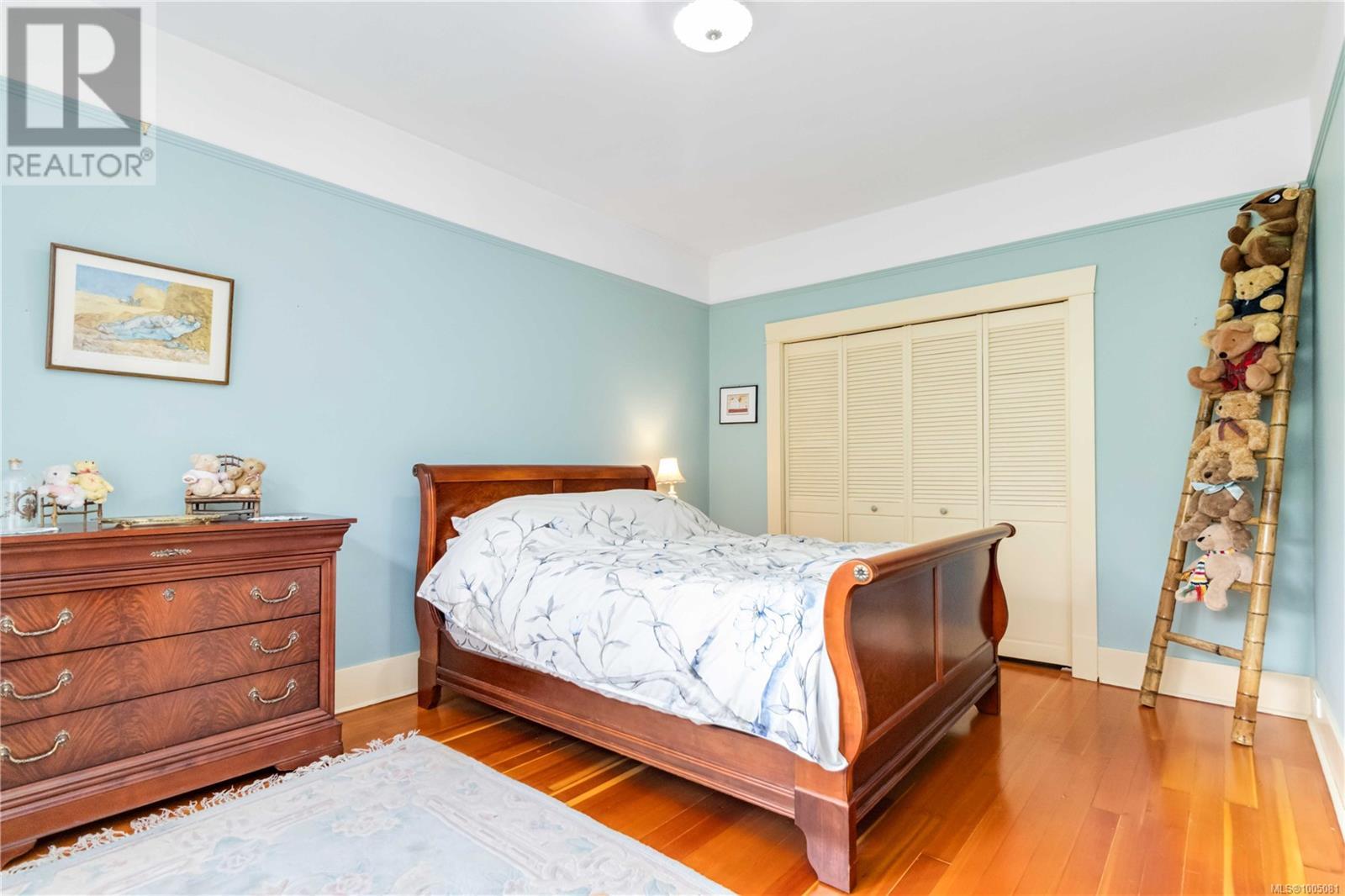 Photo 45 of 1579 Hampshire Rd, Oak Bay BC