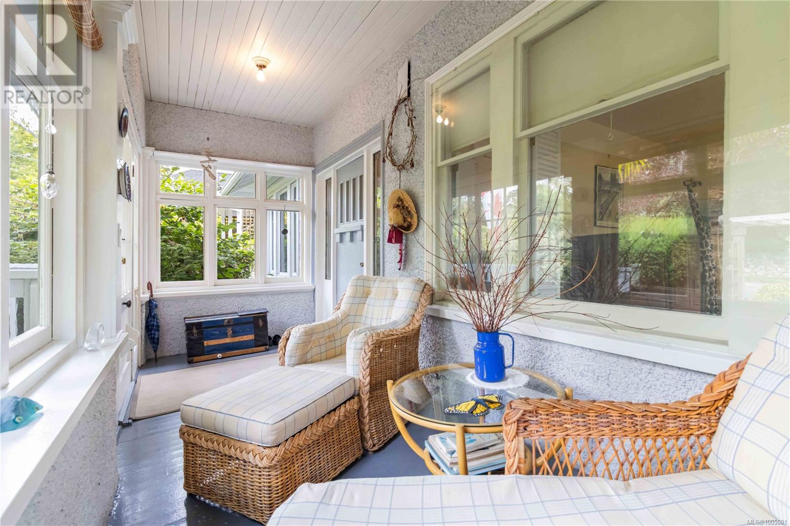 Photo 16 of 1579 Hampshire Rd, Oak Bay BC