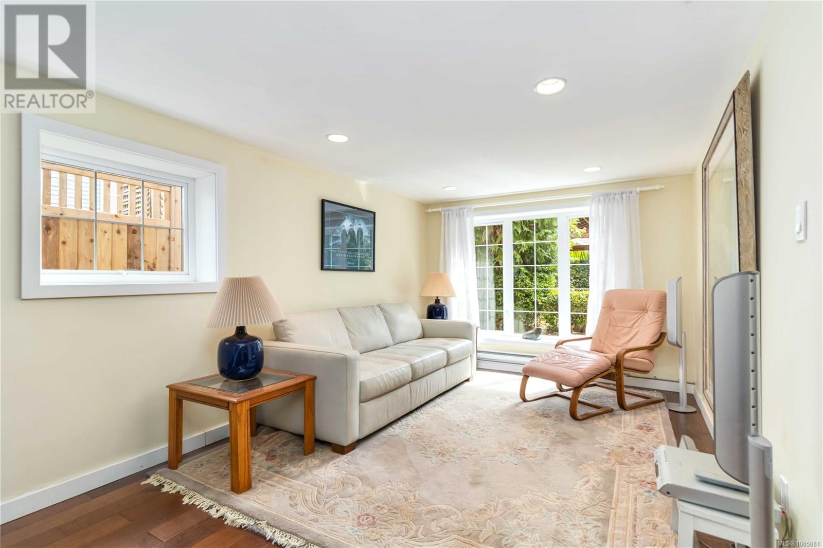 Photo 30 of 1579 Hampshire Rd, Oak Bay BC