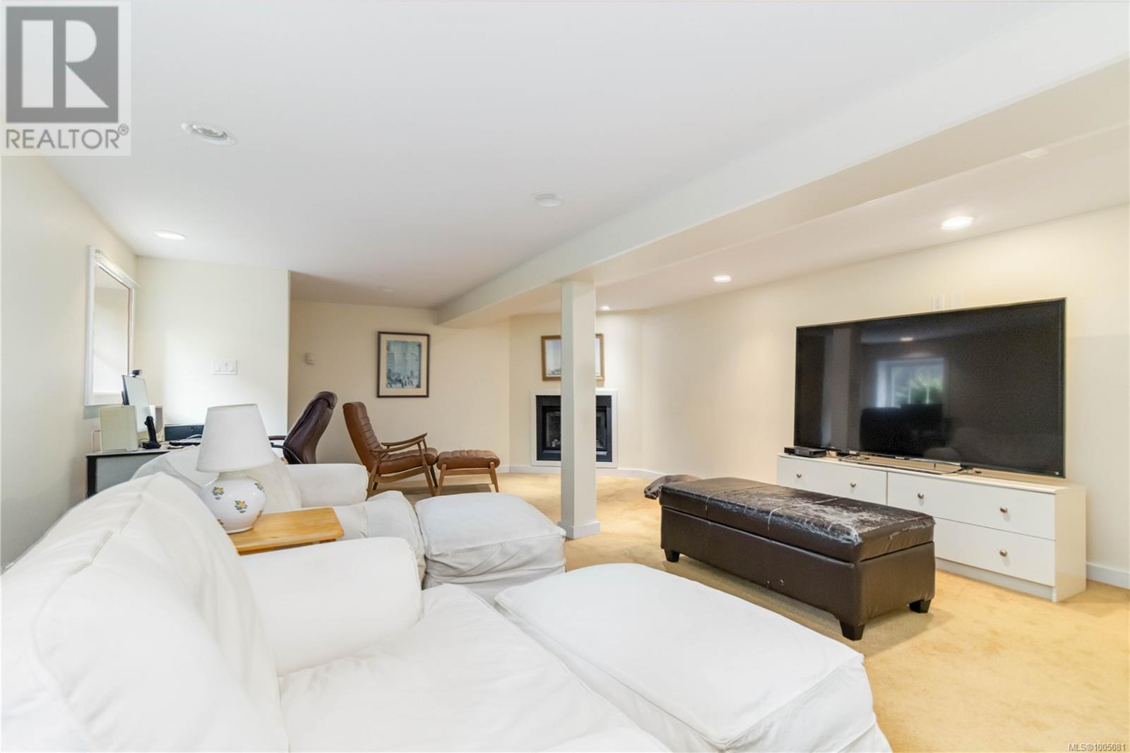 Photo 18 of 1579 Hampshire Rd, Oak Bay BC
