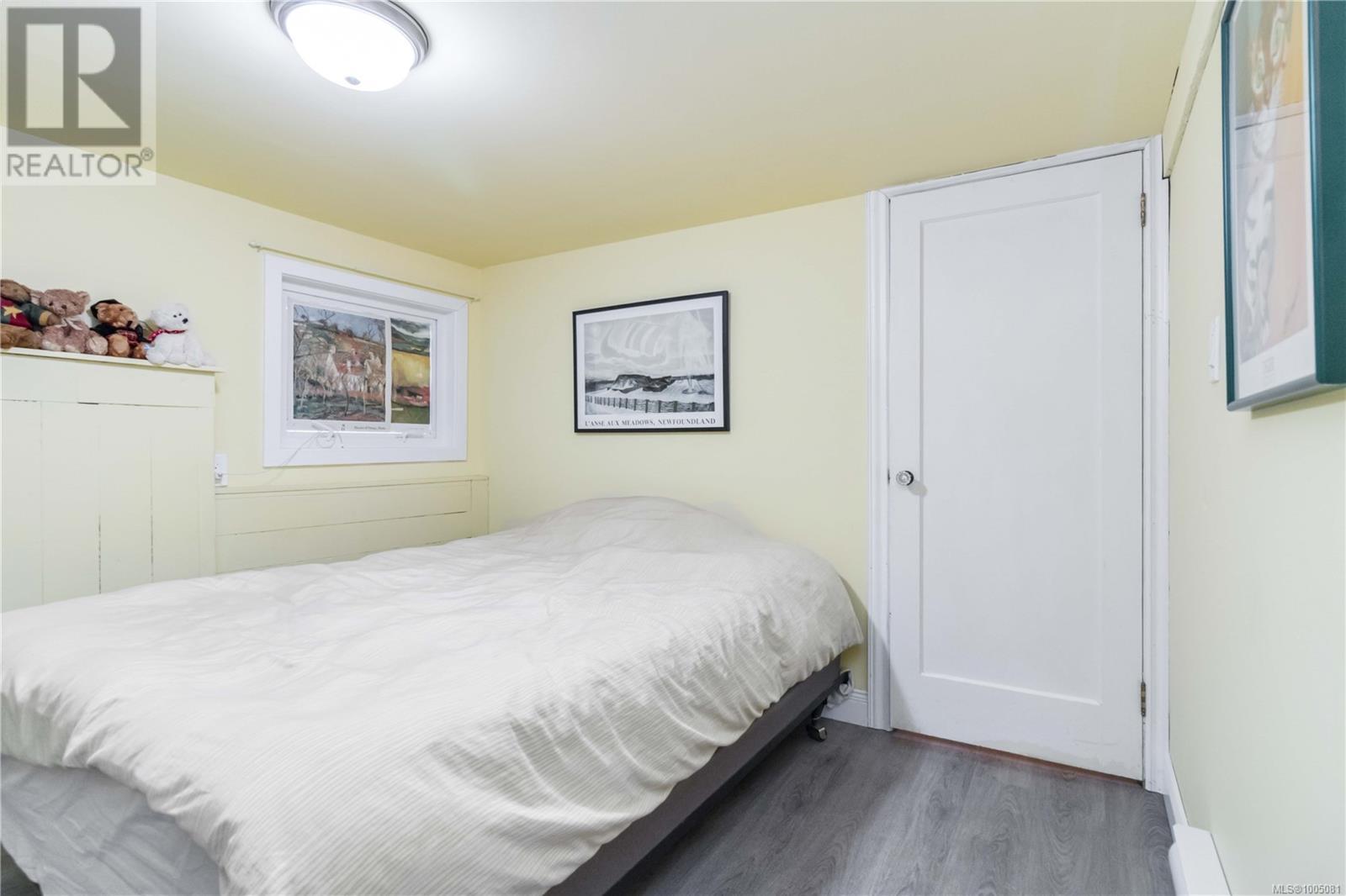 Photo 31 of 1579 Hampshire Rd, Oak Bay BC