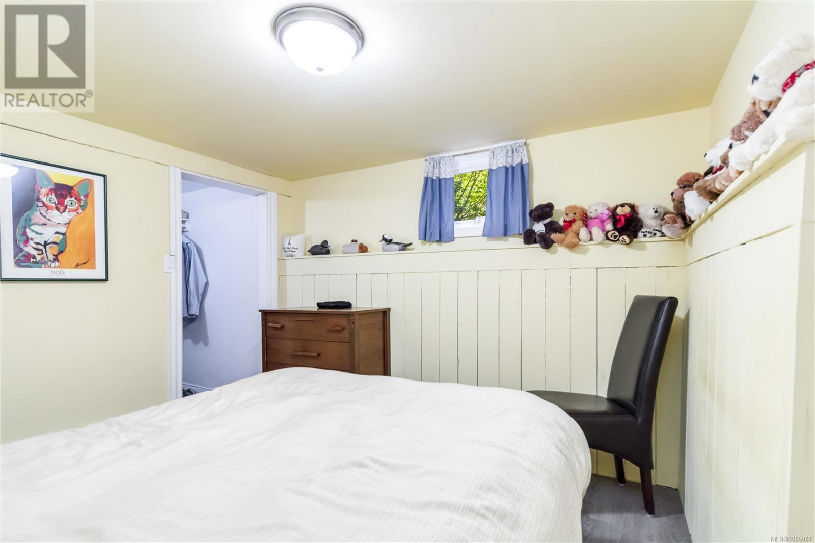 Photo 10 of 1579 Hampshire Rd, Oak Bay BC