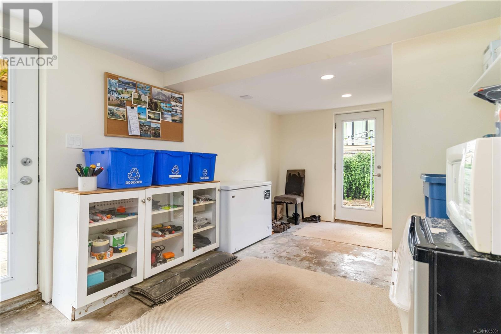 Photo 36 of 1579 Hampshire Rd, Oak Bay BC