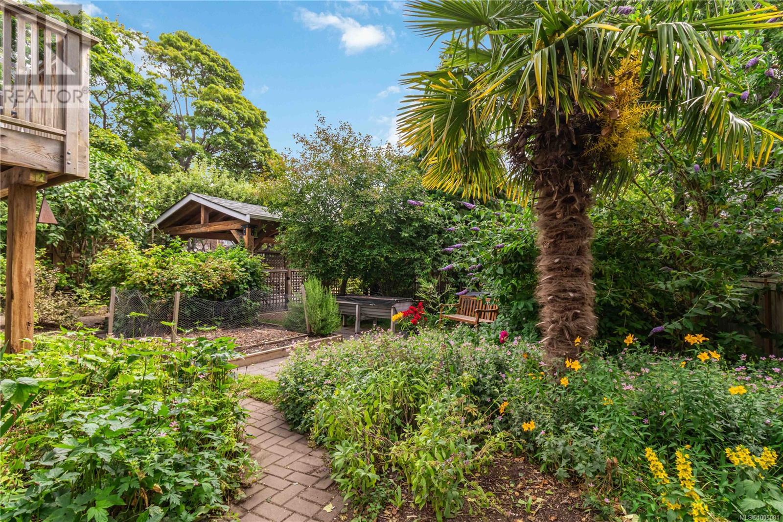 Photo 66 of 1579 Hampshire Rd, Oak Bay BC