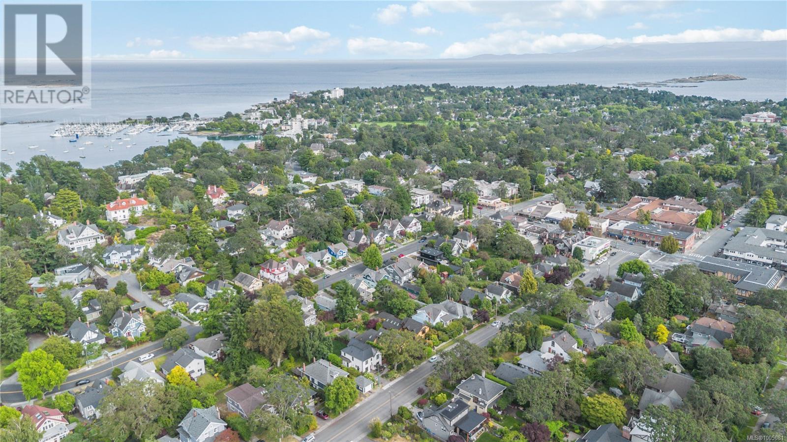 Photo 23 of 1579 Hampshire Rd, Oak Bay BC
