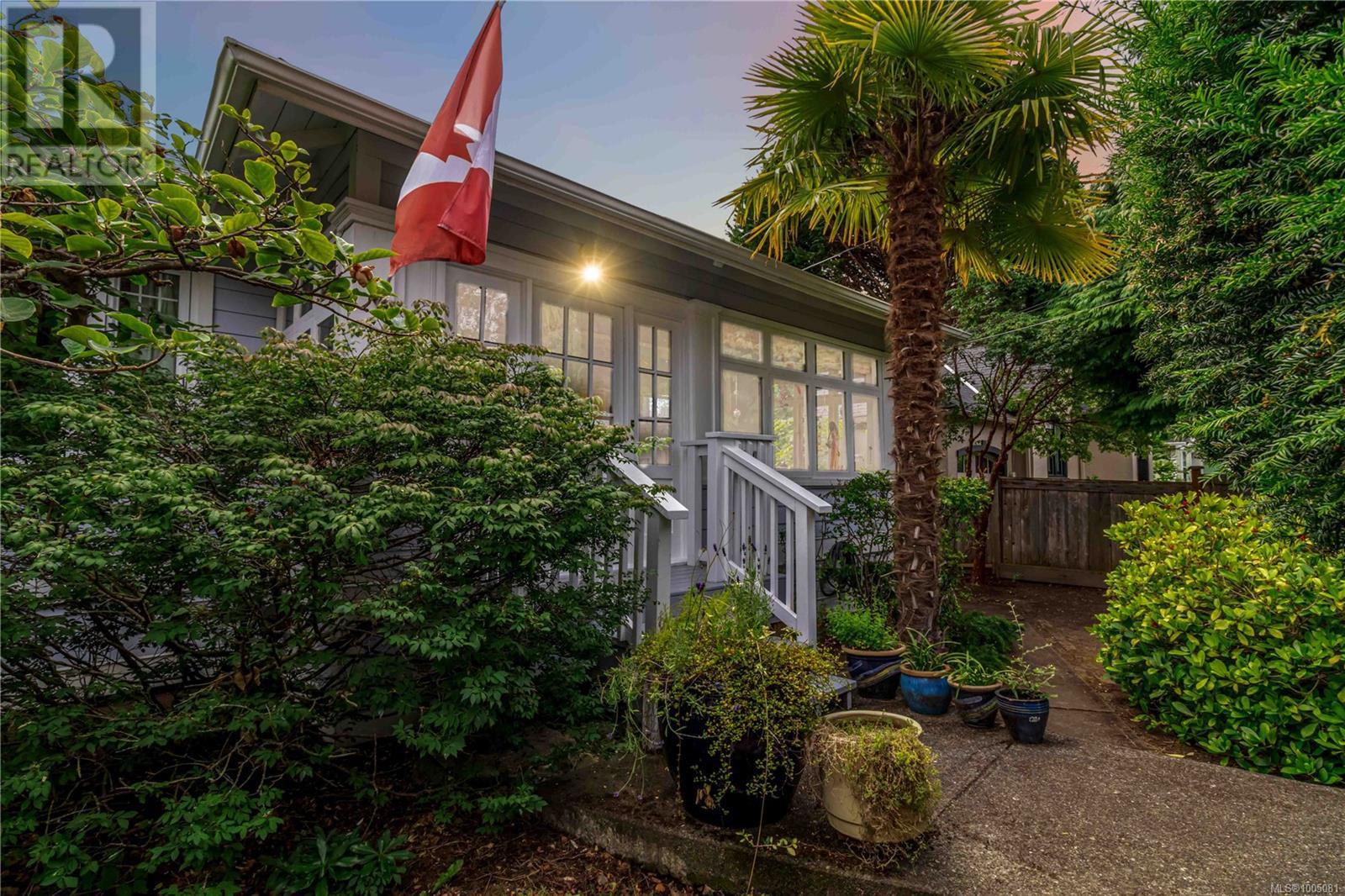 Photo 49 of 1579 Hampshire Rd, Oak Bay BC
