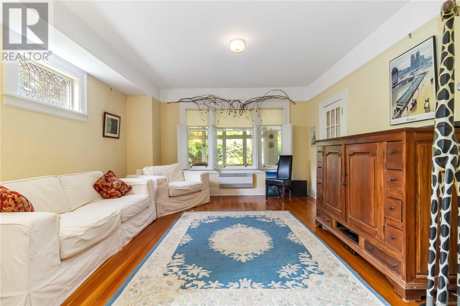 Photo 63 of 1579 Hampshire Rd, Oak Bay BC