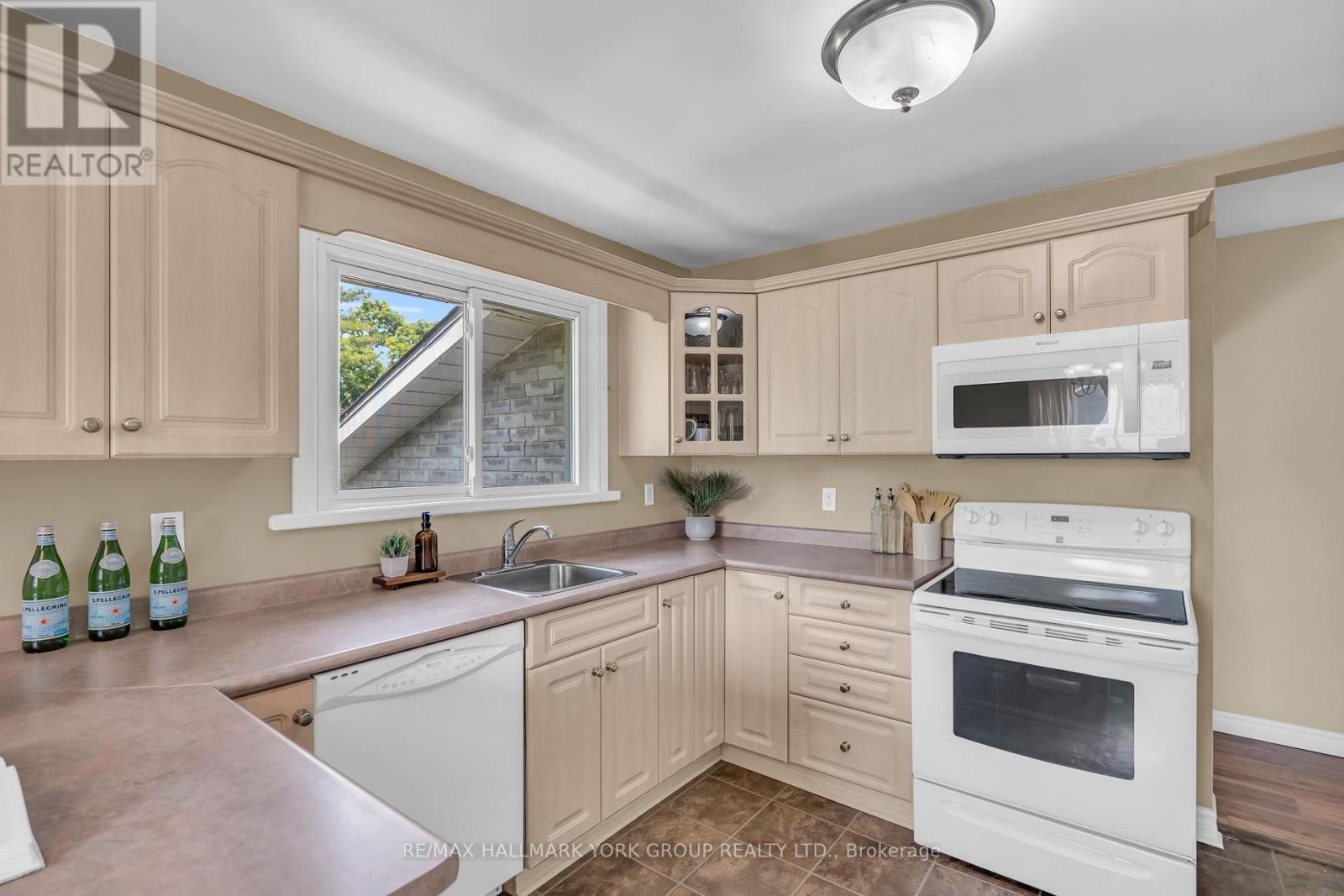 Photo 9 of 8 Rushton Road, Georgina ON