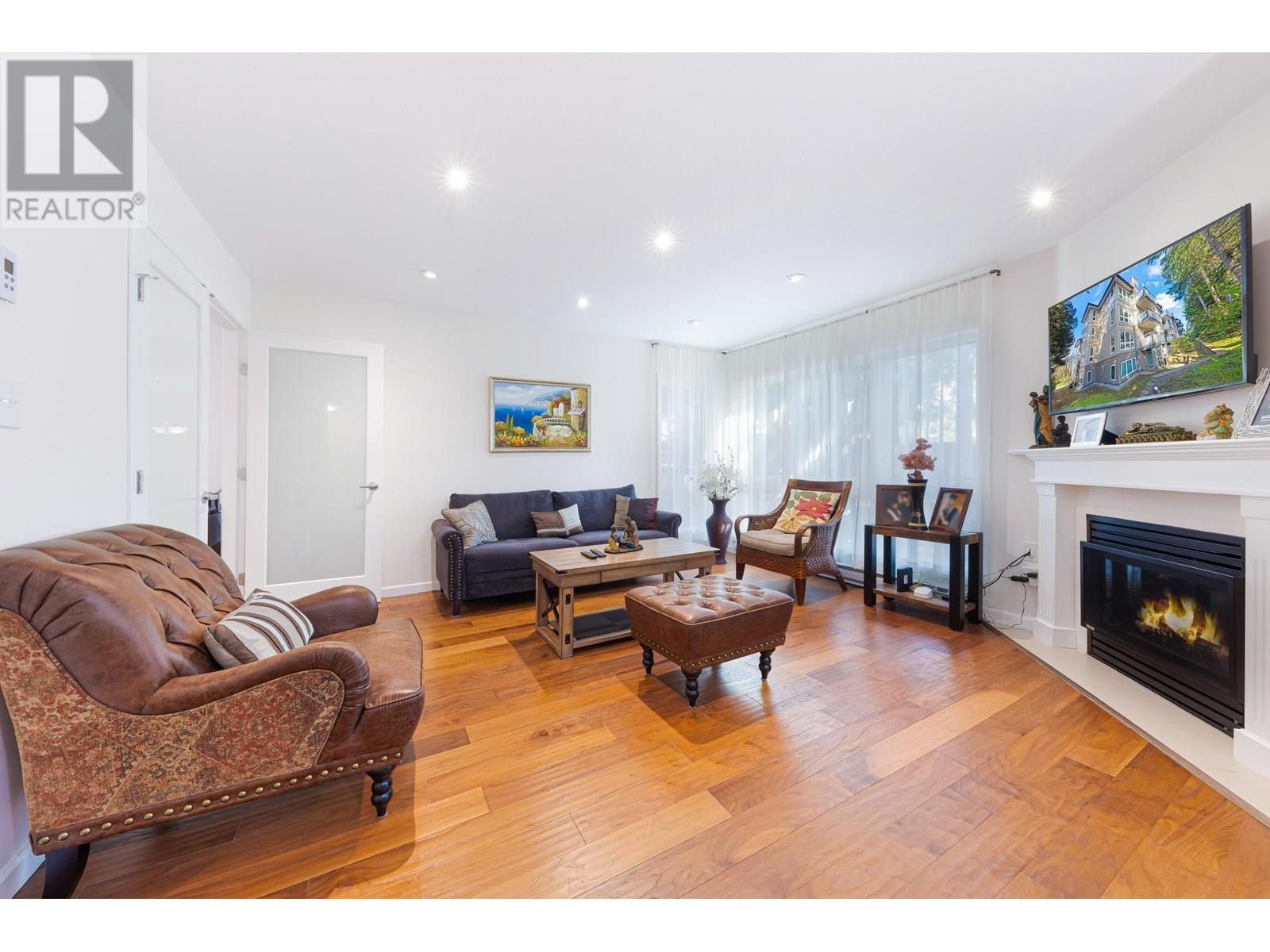 Photo 2 of 303 3950 Linwood Street, Burnaby BC