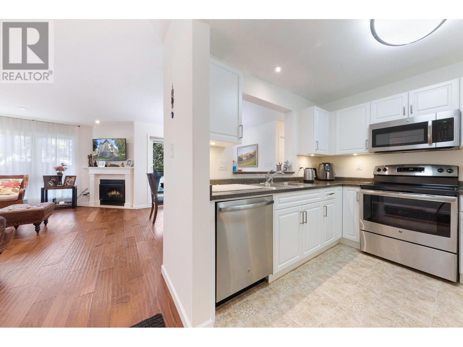 Photo 5 of 303 3950 Linwood Street, Burnaby BC