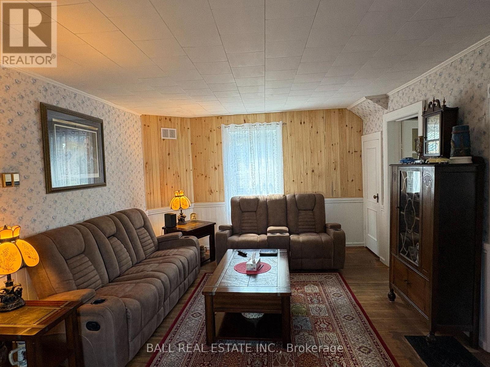 Photo 35 of 44 Pine Street, Asphodelnorwood ON