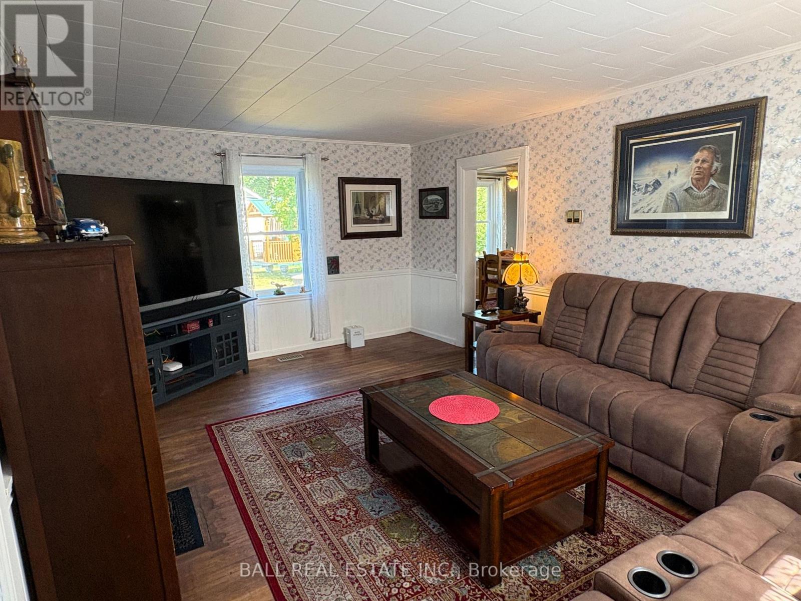 Photo 18 of 44 Pine Street, Asphodelnorwood ON