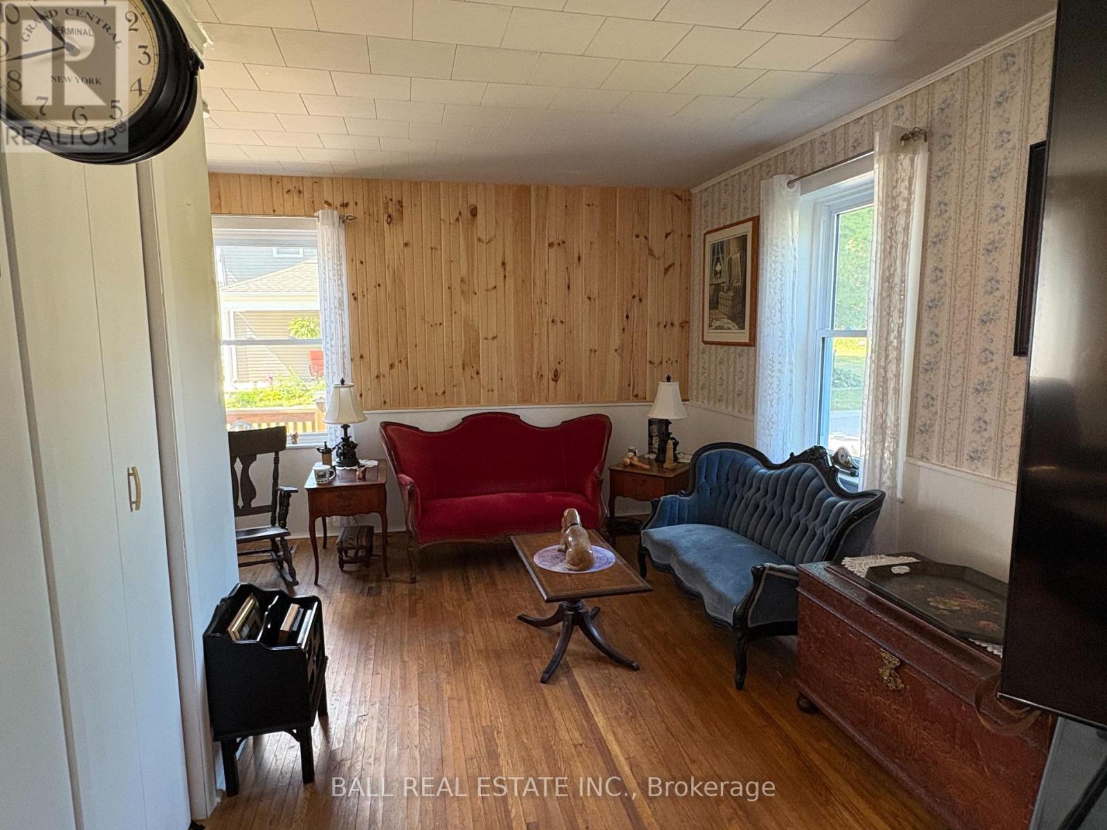 Photo 26 of 44 Pine Street, Asphodelnorwood ON